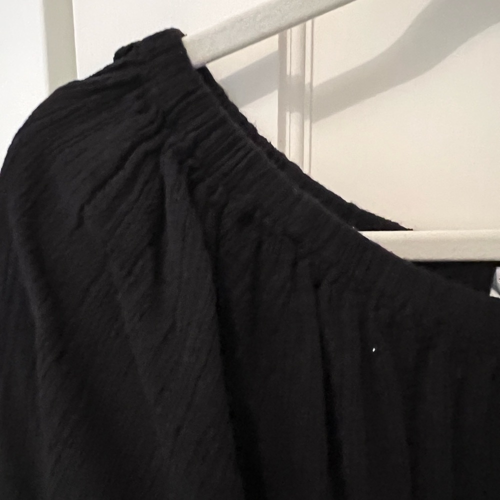 Suzi Kondi loose elastic neck. Wide neck. Wide bottom. Heavy linen.